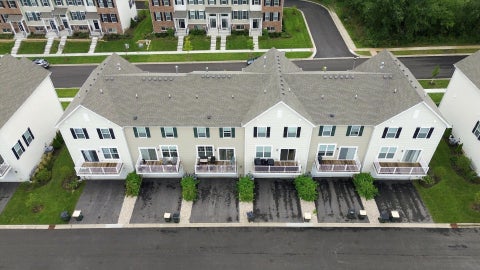 Tiny photo for 1006 Neubauer Circle, Lindenhurst, IL 60046 (MLS # 12767221)