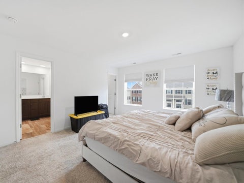 Tiny photo for 1006 Neubauer Circle, Lindenhurst, IL 60046 (MLS # 12767221)
