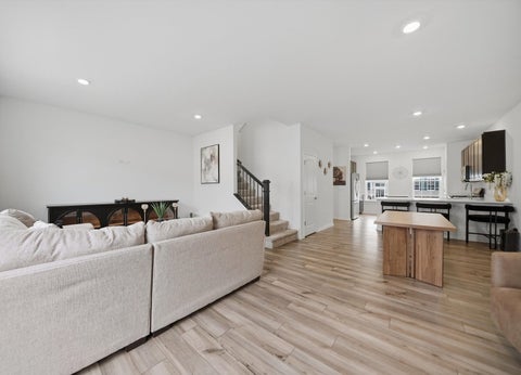 Tiny photo for 1006 Neubauer Circle, Lindenhurst, IL 60046 (MLS # 12767221)