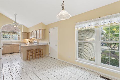 Tiny photo for 350 Cimarron Road E, Lombard, IL 60148 (MLS # 12459411)