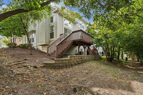 Tiny photo for 350 Cimarron Road E, Lombard, IL 60148 (MLS # 12459411)