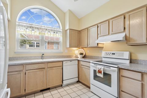 Tiny photo for 350 Cimarron Road E, Lombard, IL 60148 (MLS # 12459411)