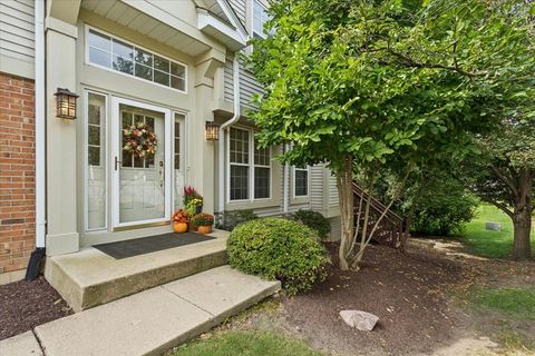 Tiny photo for 350 Cimarron Road E, Lombard, IL 60148 (MLS # 12459411)