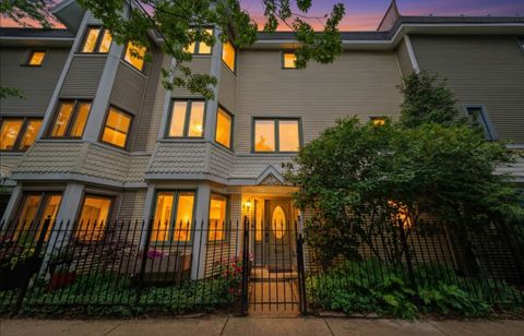 Tiny photo for 3312 N Racine Avenue, Chicago, IL 60657 (MLS # 12627805)