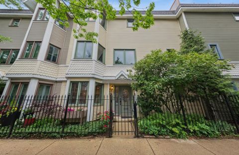 Photo of 3312 N Racine Avenue, Chicago, IL 60657 (MLS # 12627805)
