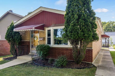 Photo of 4242 Fishermans Terrace, Lyons, IL 60534 (MLS # 12752450)