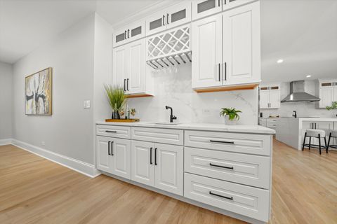 Tiny photo for 1418 W Maude Avenue, Arlington Heights, IL 60004 (MLS # 12489846)