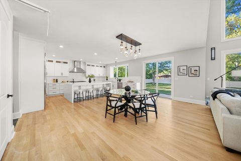 Tiny photo for 1418 W Maude Avenue, Arlington Heights, IL 60004 (MLS # 12489846)