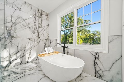 Tiny photo for 1418 W Maude Avenue, Arlington Heights, IL 60004 (MLS # 12489846)