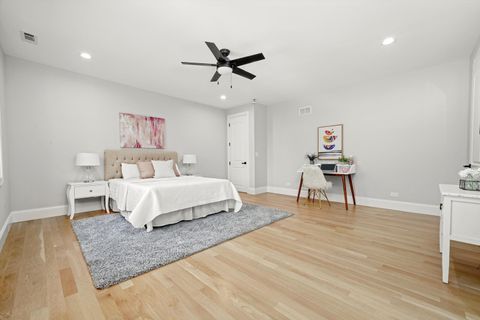 Tiny photo for 1418 W Maude Avenue, Arlington Heights, IL 60004 (MLS # 12489846)