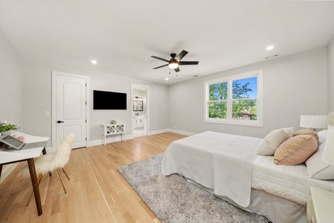 Tiny photo for 1418 W Maude Avenue, Arlington Heights, IL 60004 (MLS # 12489846)