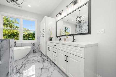 Tiny photo for 1418 W Maude Avenue, Arlington Heights, IL 60004 (MLS # 12489846)