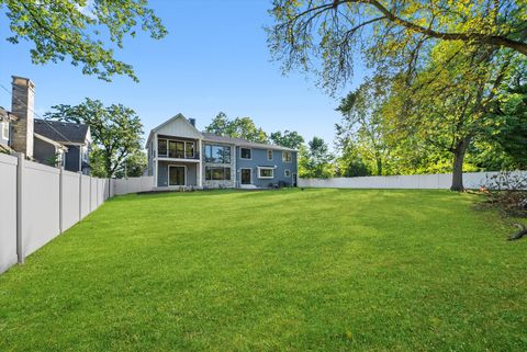 Tiny photo for 1418 W Maude Avenue, Arlington Heights, IL 60004 (MLS # 12489846)