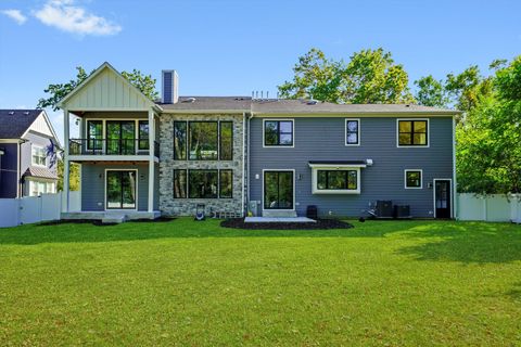 Tiny photo for 1418 W Maude Avenue, Arlington Heights, IL 60004 (MLS # 12489846)