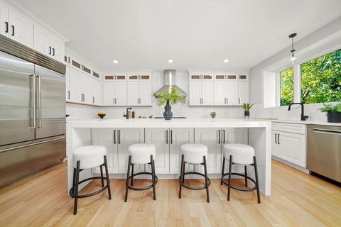 Tiny photo for 1418 W Maude Avenue, Arlington Heights, IL 60004 (MLS # 12489846)