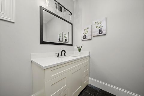 Tiny photo for 1418 W Maude Avenue, Arlington Heights, IL 60004 (MLS # 12489846)