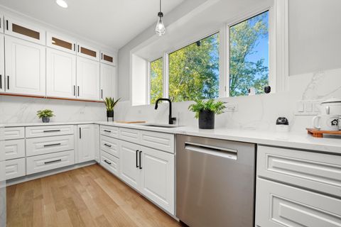 Tiny photo for 1418 W Maude Avenue, Arlington Heights, IL 60004 (MLS # 12489846)