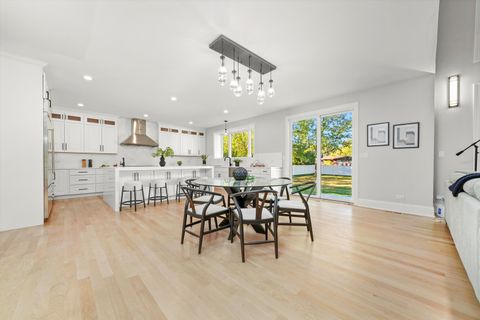 Tiny photo for 1418 W Maude Avenue, Arlington Heights, IL 60004 (MLS # 12489846)