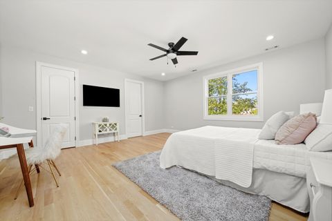 Tiny photo for 1418 W Maude Avenue, Arlington Heights, IL 60004 (MLS # 12489846)