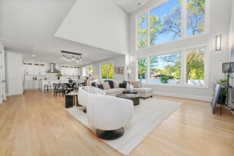 Tiny photo for 1418 W Maude Avenue, Arlington Heights, IL 60004 (MLS # 12489846)