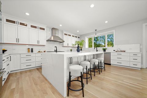 Tiny photo for 1418 W Maude Avenue, Arlington Heights, IL 60004 (MLS # 12489846)