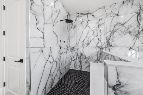 Tiny photo for 1418 W Maude Avenue, Arlington Heights, IL 60004 (MLS # 12489846)