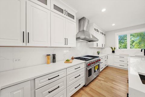 Tiny photo for 1418 W Maude Avenue, Arlington Heights, IL 60004 (MLS # 12489846)