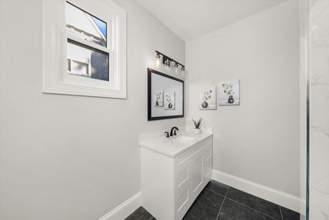 Tiny photo for 1418 W Maude Avenue, Arlington Heights, IL 60004 (MLS # 12489846)