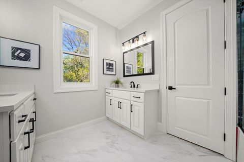 Tiny photo for 1418 W Maude Avenue, Arlington Heights, IL 60004 (MLS # 12489846)