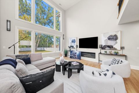 Tiny photo for 1418 W Maude Avenue, Arlington Heights, IL 60004 (MLS # 12489846)