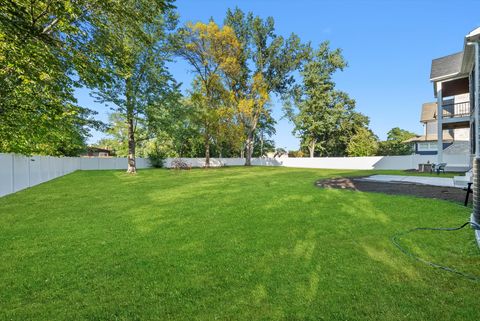 Tiny photo for 1418 W Maude Avenue, Arlington Heights, IL 60004 (MLS # 12489846)