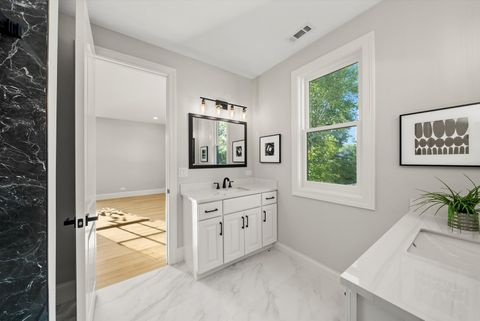 Tiny photo for 1418 W Maude Avenue, Arlington Heights, IL 60004 (MLS # 12489846)