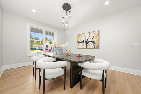 Tiny photo for 1418 W Maude Avenue, Arlington Heights, IL 60004 (MLS # 12489846)