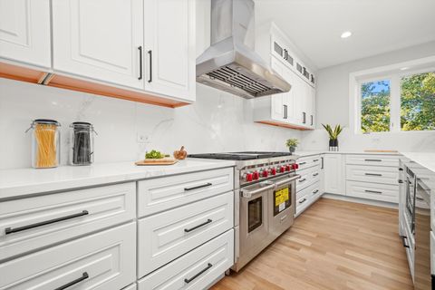 Tiny photo for 1418 W Maude Avenue, Arlington Heights, IL 60004 (MLS # 12489846)