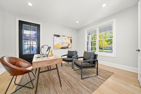 Tiny photo for 1418 W Maude Avenue, Arlington Heights, IL 60004 (MLS # 12489846)