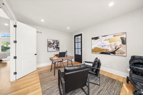 Tiny photo for 1418 W Maude Avenue, Arlington Heights, IL 60004 (MLS # 12489846)