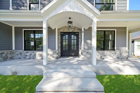 Tiny photo for 1418 W Maude Avenue, Arlington Heights, IL 60004 (MLS # 12489846)