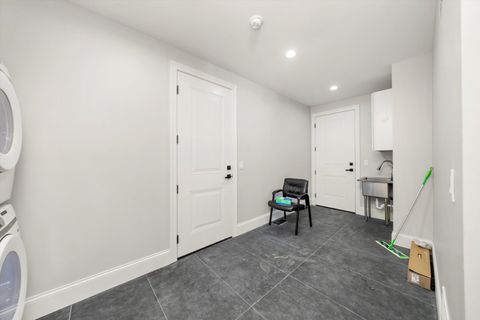 Tiny photo for 1418 W Maude Avenue, Arlington Heights, IL 60004 (MLS # 12489846)