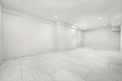 Tiny photo for 1418 W Maude Avenue, Arlington Heights, IL 60004 (MLS # 12489846)