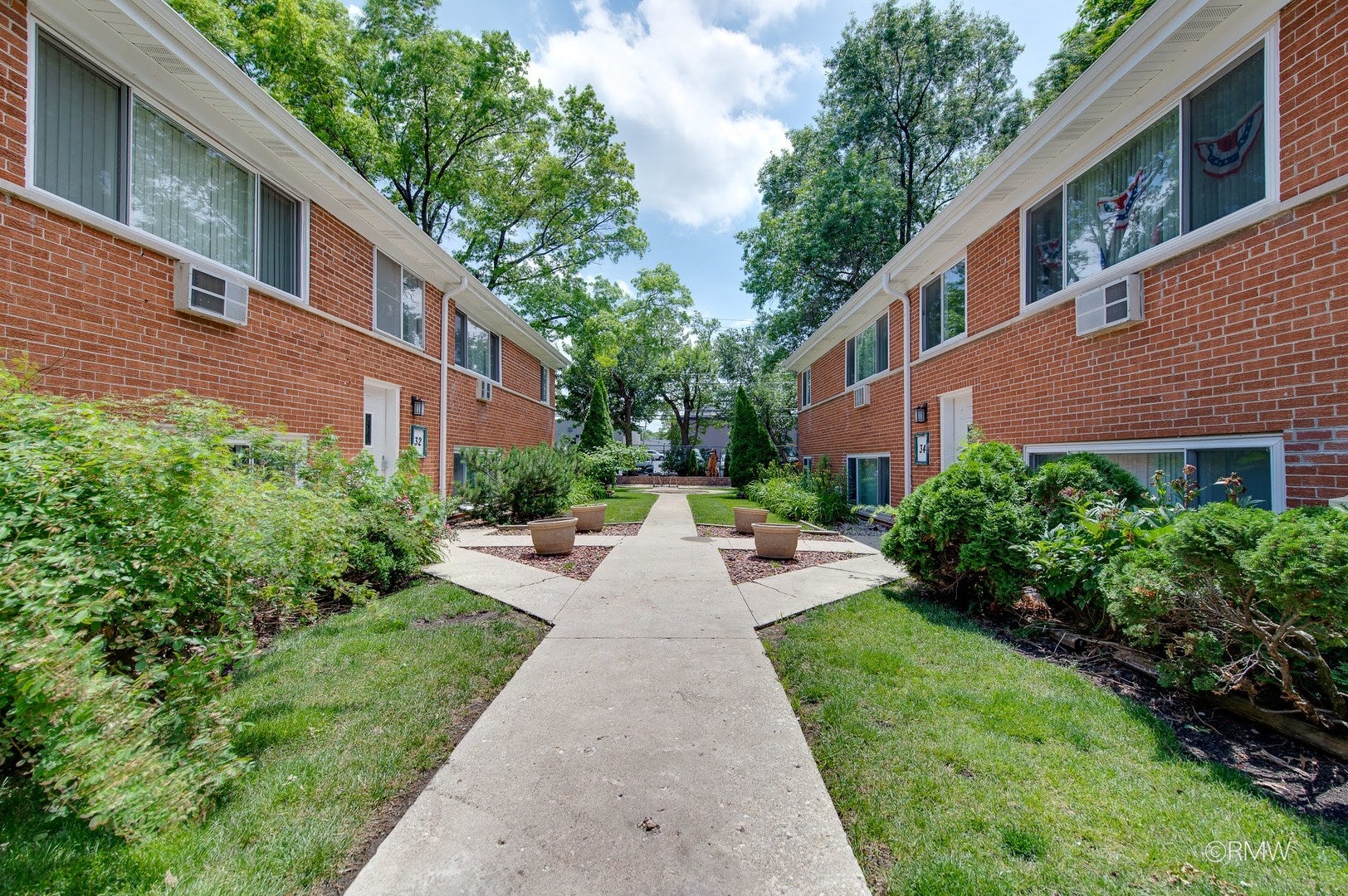 32 N Main Street 1N