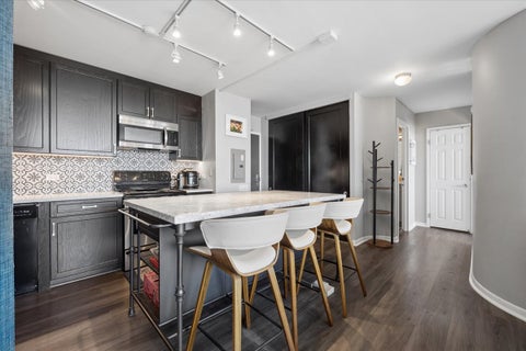 Tiny photo for 3930 N Pine Grove Avenue #2612, Chicago, IL 60613 (MLS # 12753130)