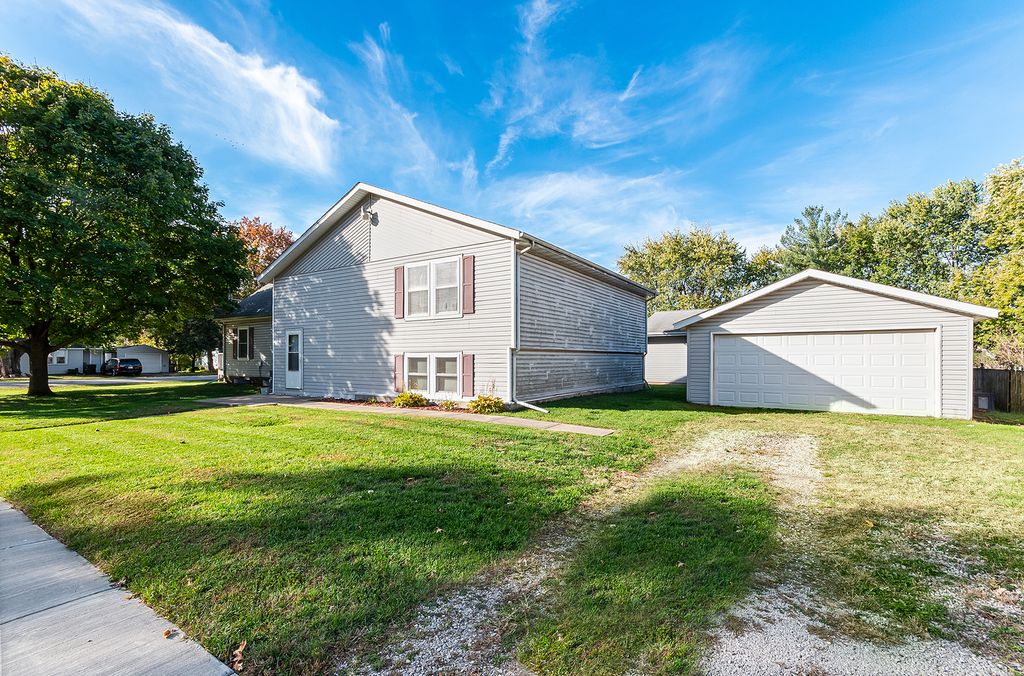 Photo for 310 W Oak Street, Coal City, IL 60416 (MLS # 12506628)