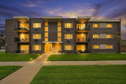 Tiny photo for 3158 W 88th Street #103, Evergreen Park, IL 60805 (MLS # 12748012)
