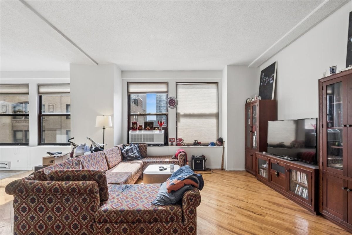 600 S DEARBORN Street 803