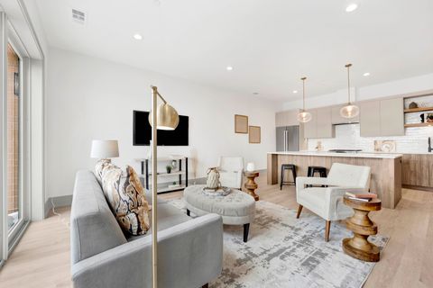 Tiny photo for 1548 W Ardmore Avenue #4C, Chicago, IL 60660 (MLS # 12388156)