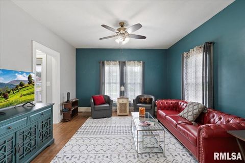 Tiny photo for 1658 W LOMBARD Street, Davenport, IA 52804 (MLS # QC4267593)