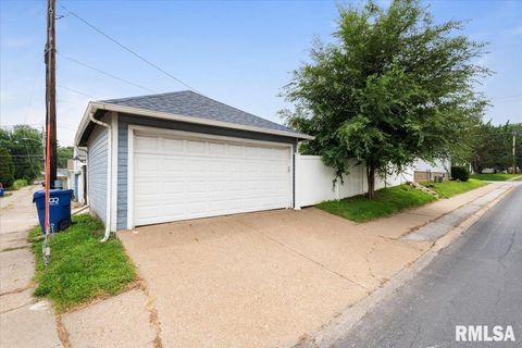 Tiny photo for 1658 W LOMBARD Street, Davenport, IA 52804 (MLS # QC4267593)