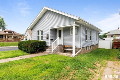 Tiny photo for 1658 W LOMBARD Street, Davenport, IA 52804 (MLS # QC4267593)