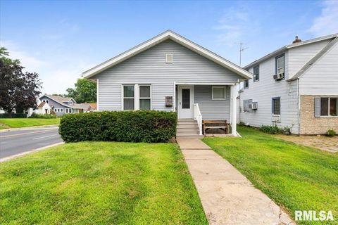 Photo of 1658 W LOMBARD Street, Davenport, IA 52804 (MLS # QC4267593)