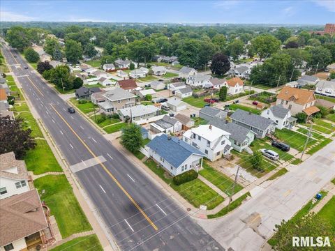 Tiny photo for 1658 W LOMBARD Street, Davenport, IA 52804 (MLS # QC4267593)